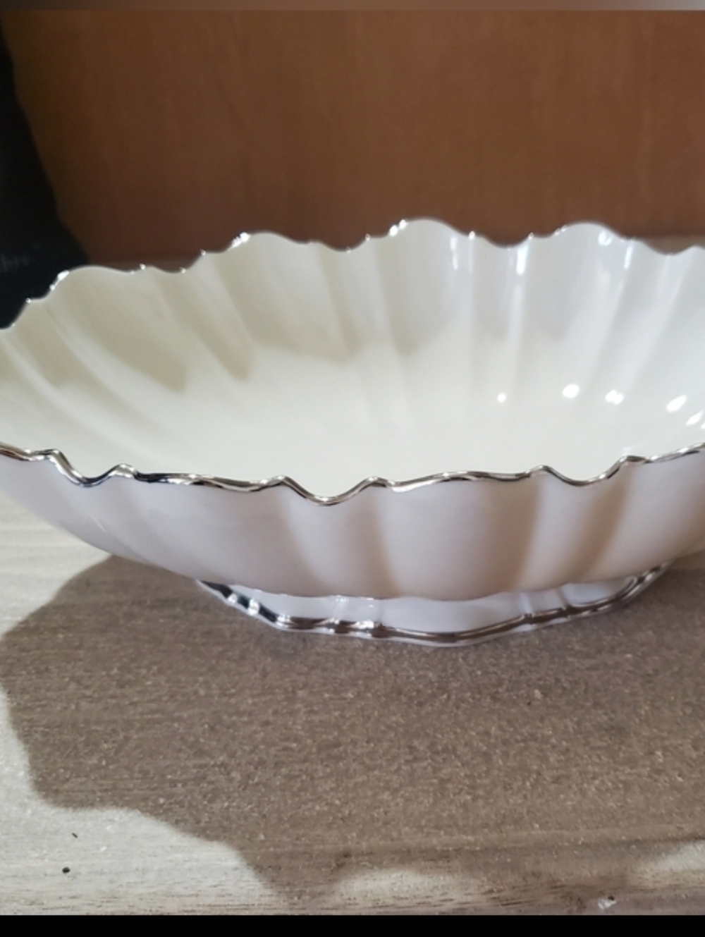LENOX SCALLOPED SYMPHANY CENTER PIECE OVAL IVORY. SERVING BOWL.